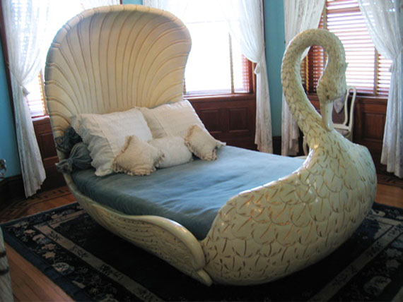 Swan-shaped-bed