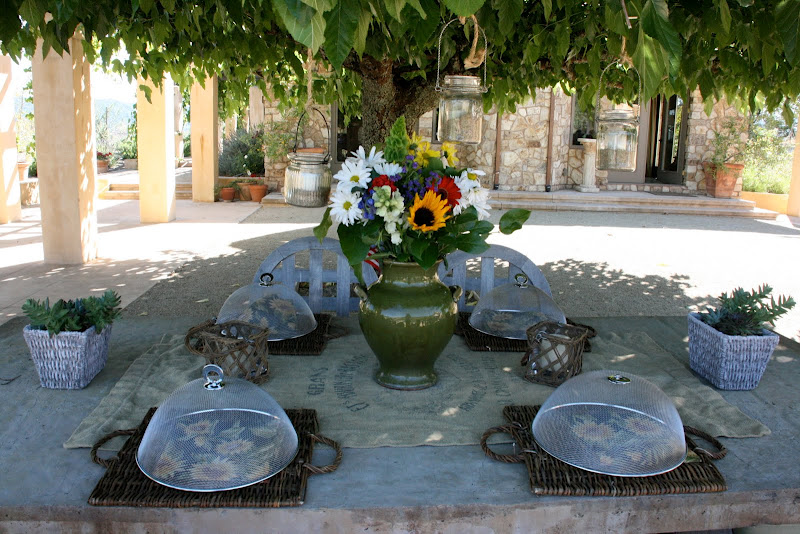 dining alfresco under a mulberry tree