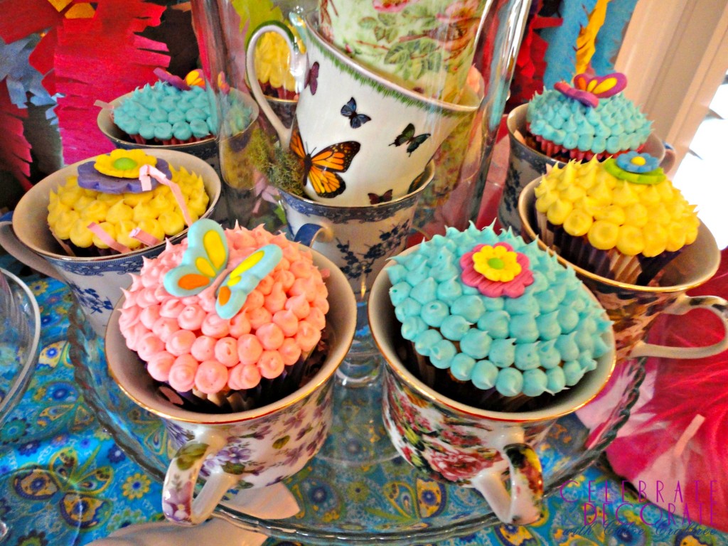 Alice-in-wonderland-cupcakes