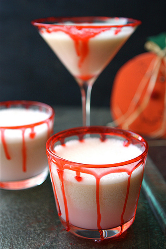 how to make bloody drips for Halloween cocktails