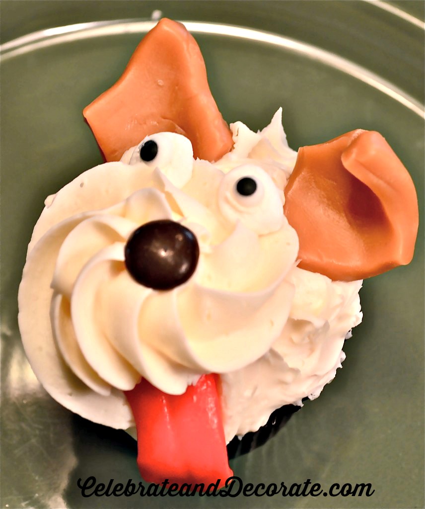Puppy Dog Cupcakes #celebrateanddecorate.com