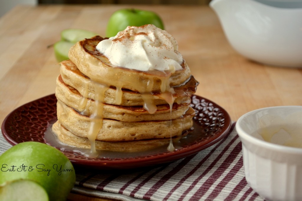 Apple-Cinnamon-Pancakes-with-Buttermilk-Syrup-517-1024x682