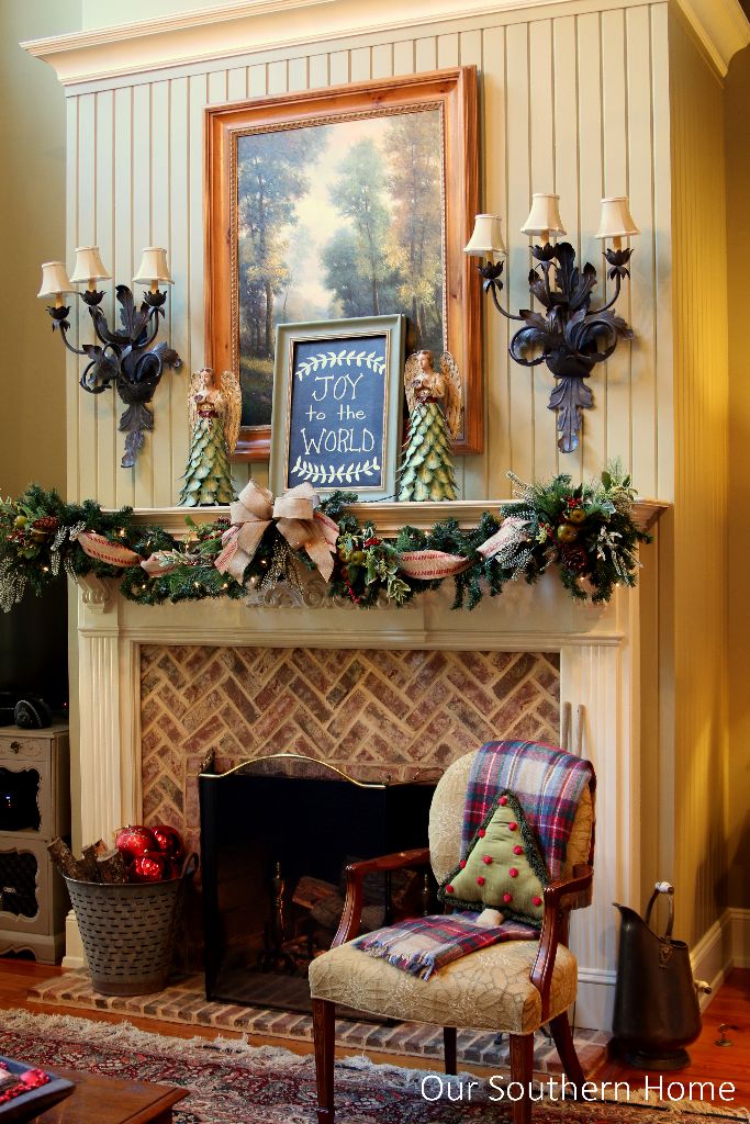 christmas-mantel-by-www.oursouthernhomesc.com-3