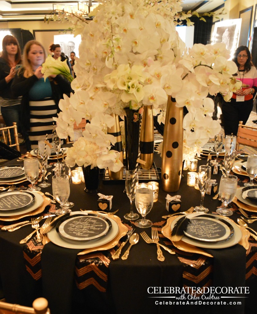 Enchanting-Gold-and-Black-Table-with-incredible-floral-centerpiece