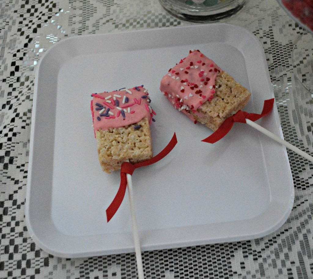 Rice-Krispie-treat-pops-for-Valentine's-Day