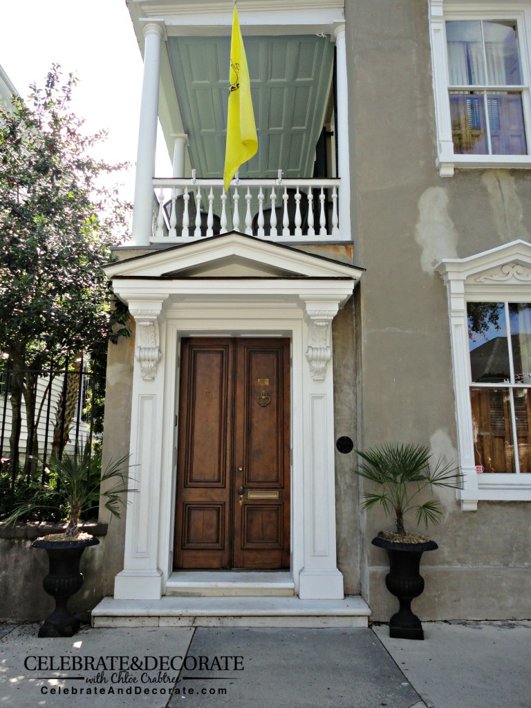 Single_House_in_Charleston_ with_wooden_doors