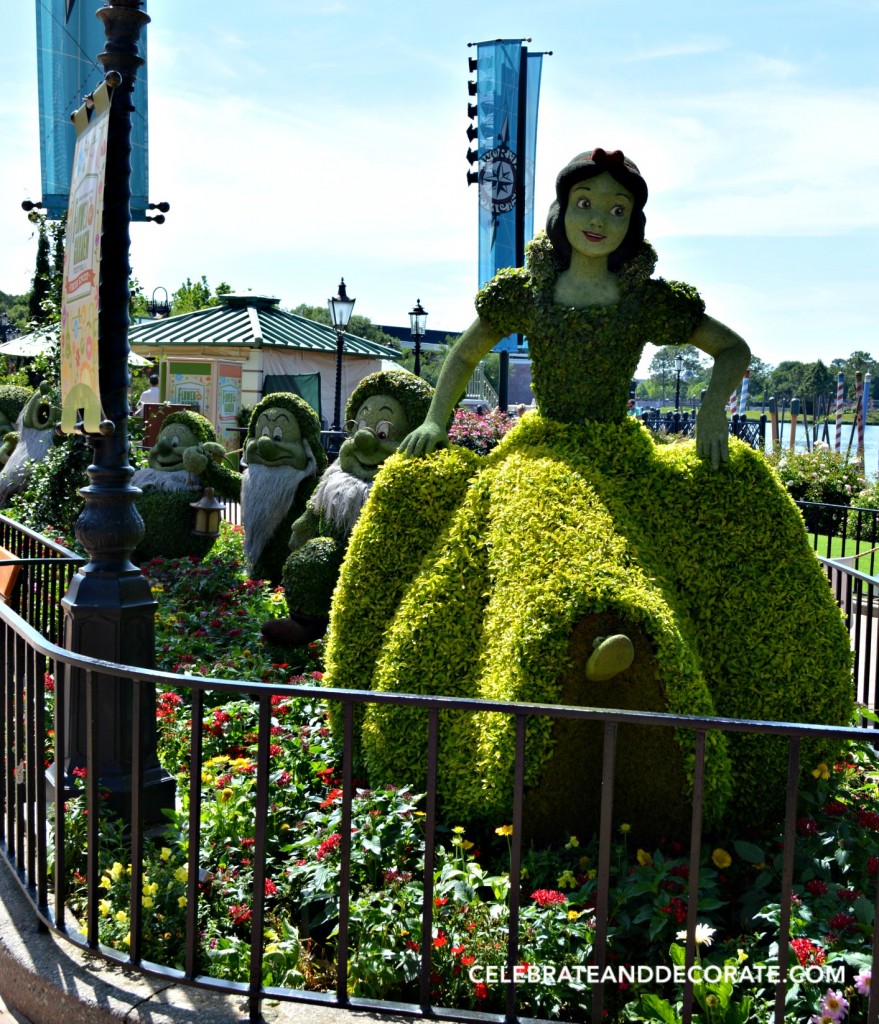 Snow White and the Seven Dwarfs Topiary at EPCOT Flower and Garden