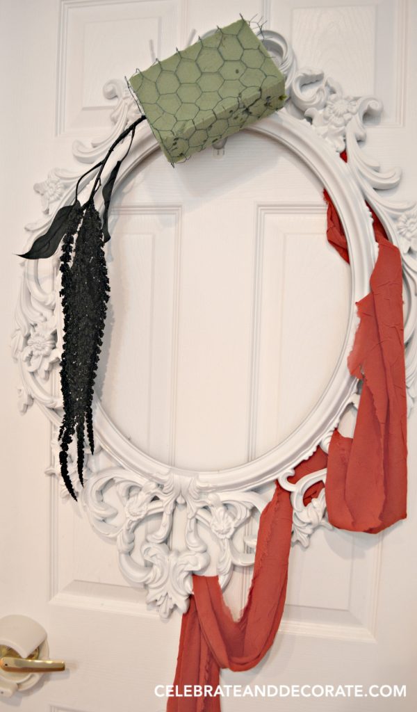 making-a-halloween-wreath-on-a-picture-frame