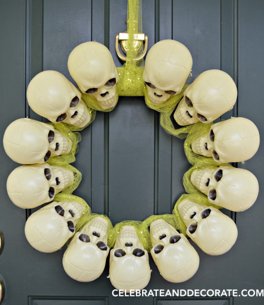 dollar-store-skull-wreath-for-halloween