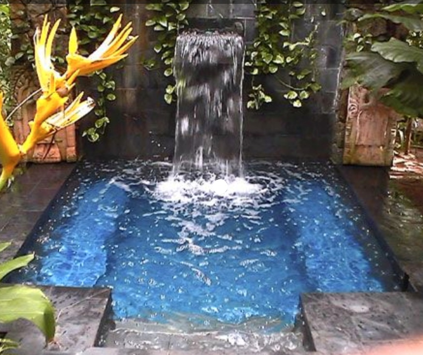 tiny cocktail pool from http://mypoolguide.com/20-worlds-best-pools/