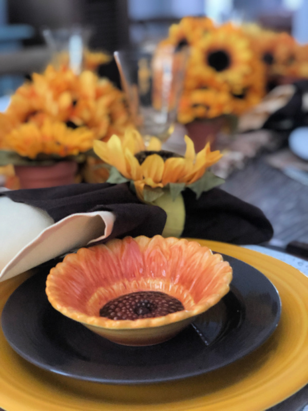 How to style a table with sunflowers for late summer with cute little sunflower dishes