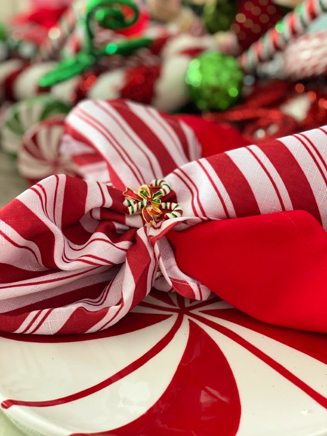 Candy cane print napkins and candy cane napkin rings.