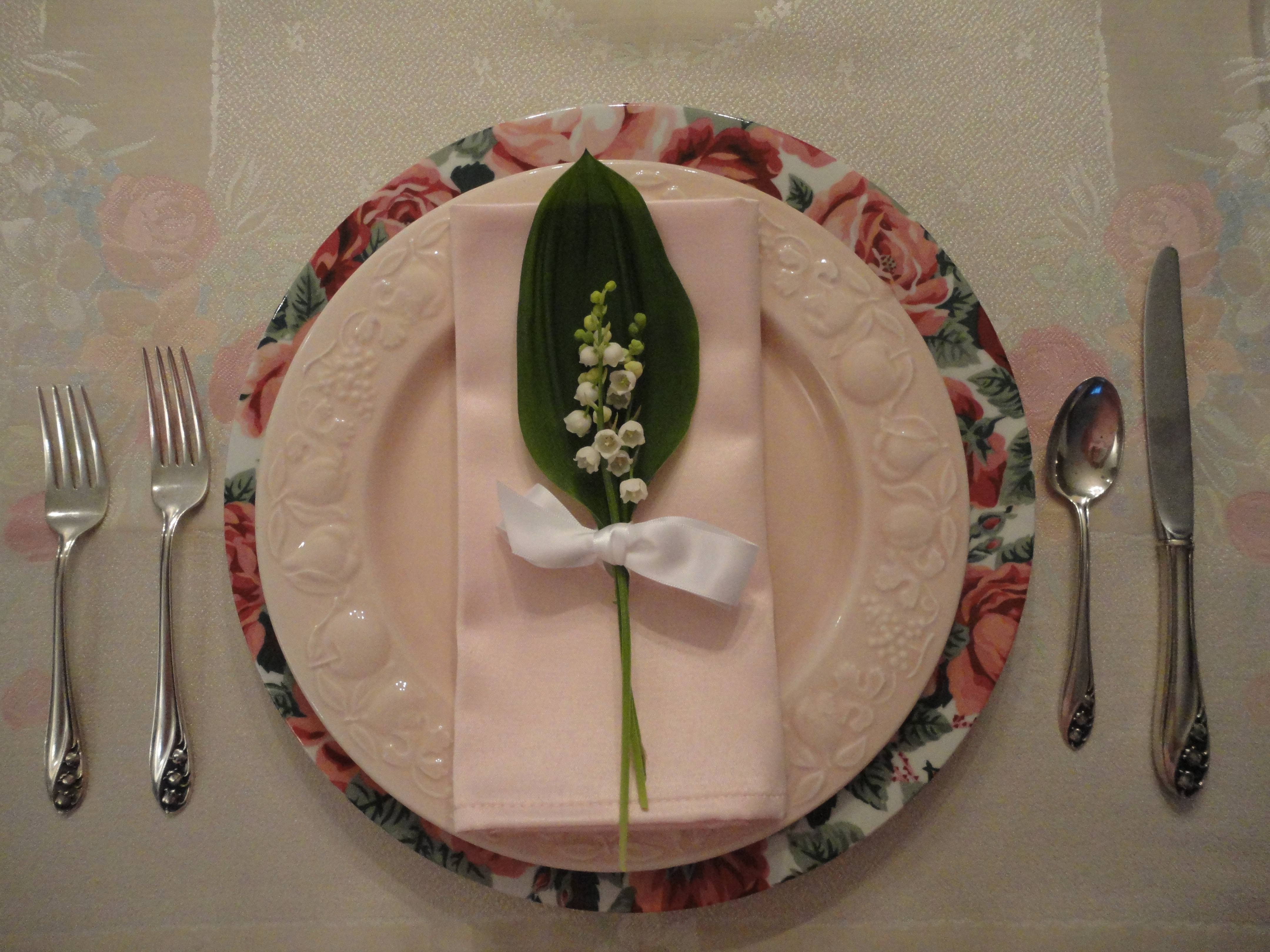 Favorite Things – Pretty place settings and dishes I like.