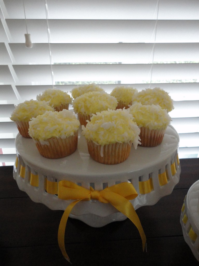 Lemon Buttercream Frosting on cupcakes