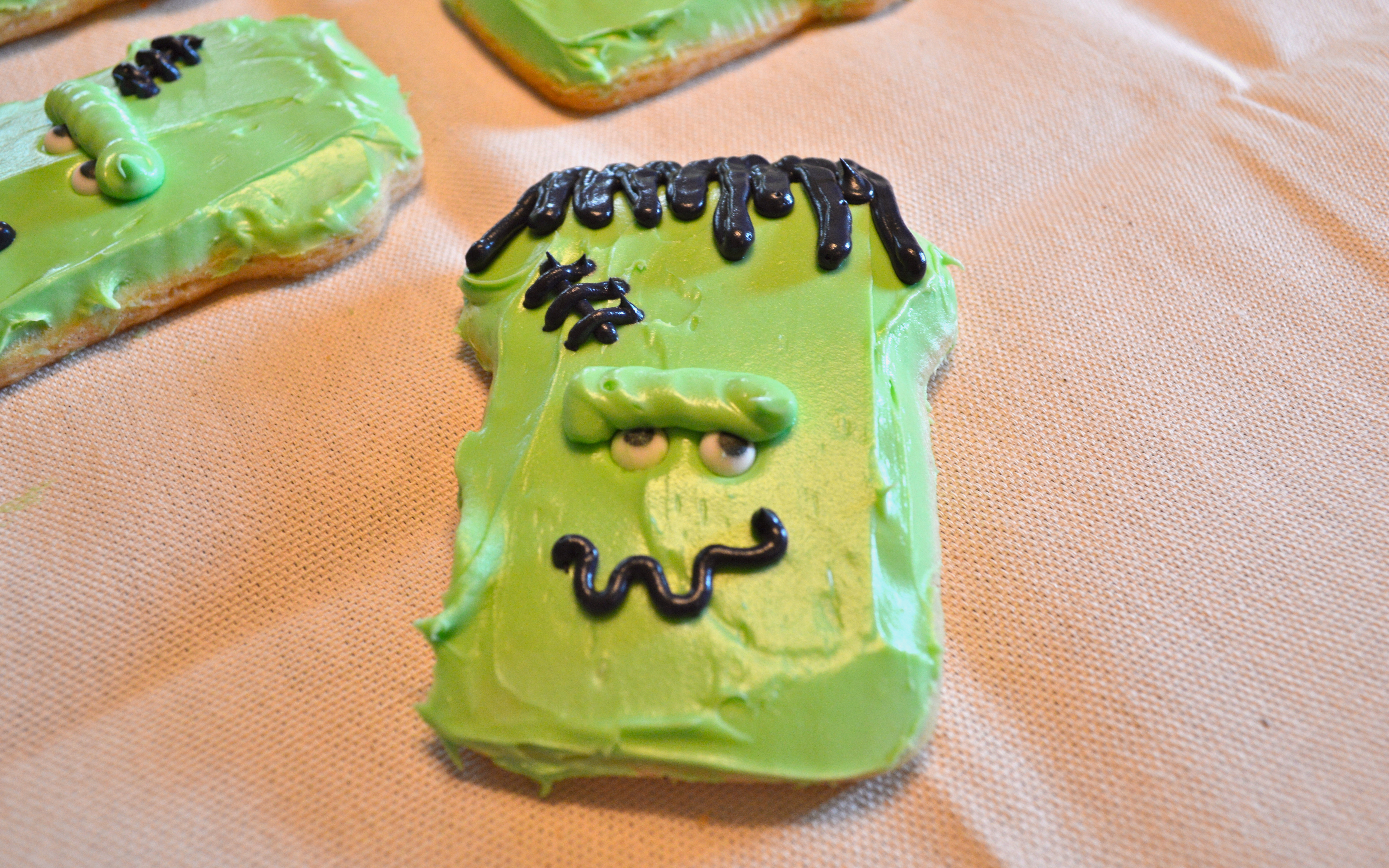 How to create a Frankenstein Cookie for Halloween