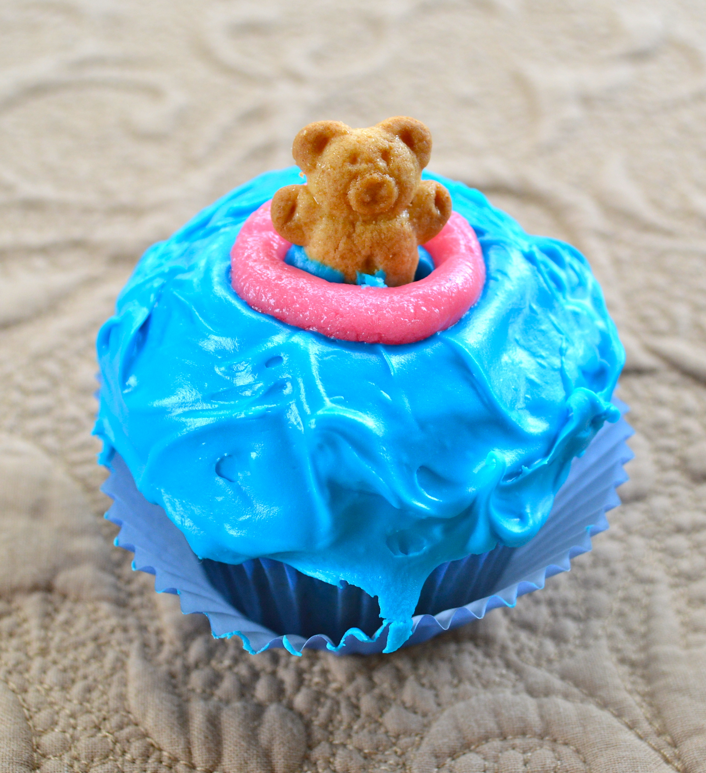 Pool party cupcake