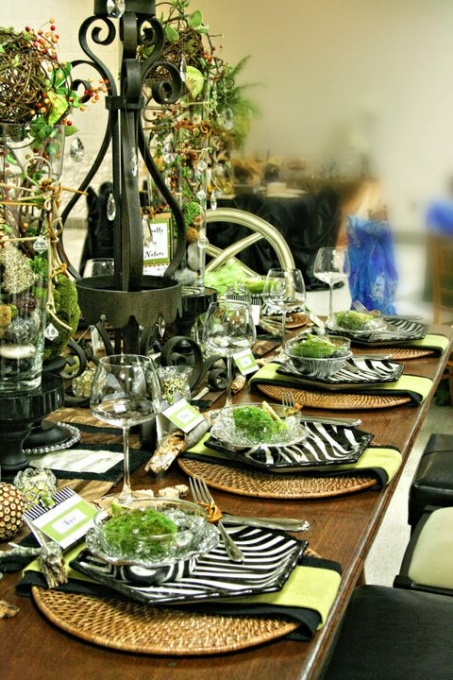 Elegant Safari themed table setting