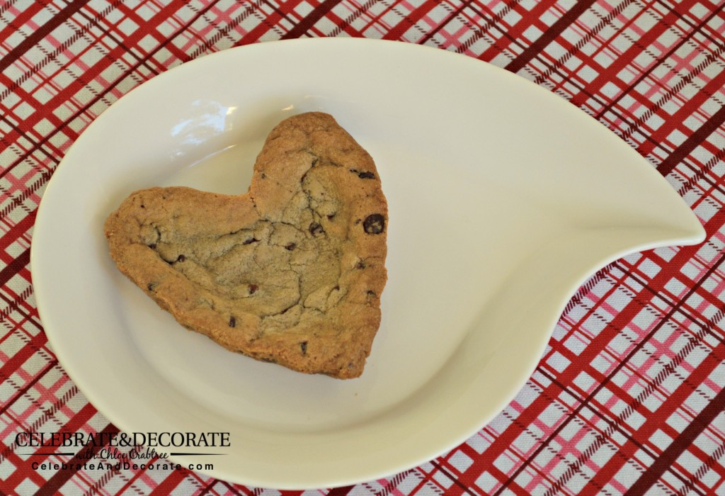 Heart-shaped-Chocolate-chip-cookie