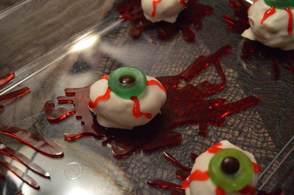 creepy-eyeball-halloween-treats