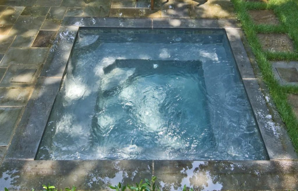 Small plunge pool