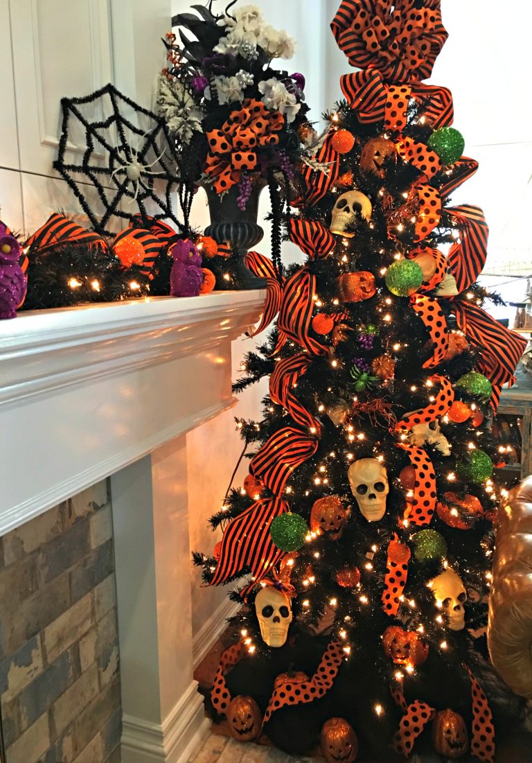 A  Halloween Tree and Mantel!