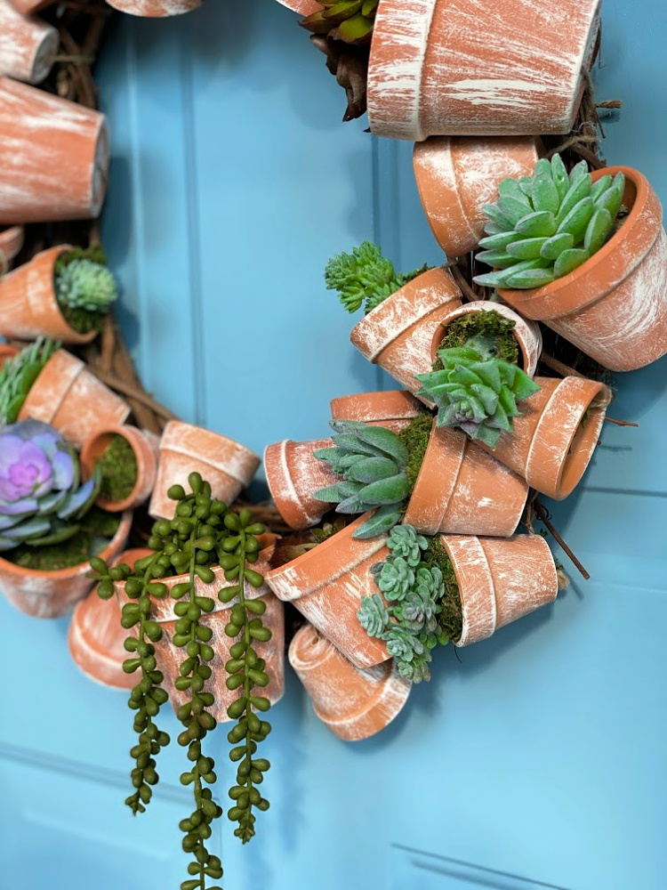 How to make your own marvelous flower pot succulent wreath!