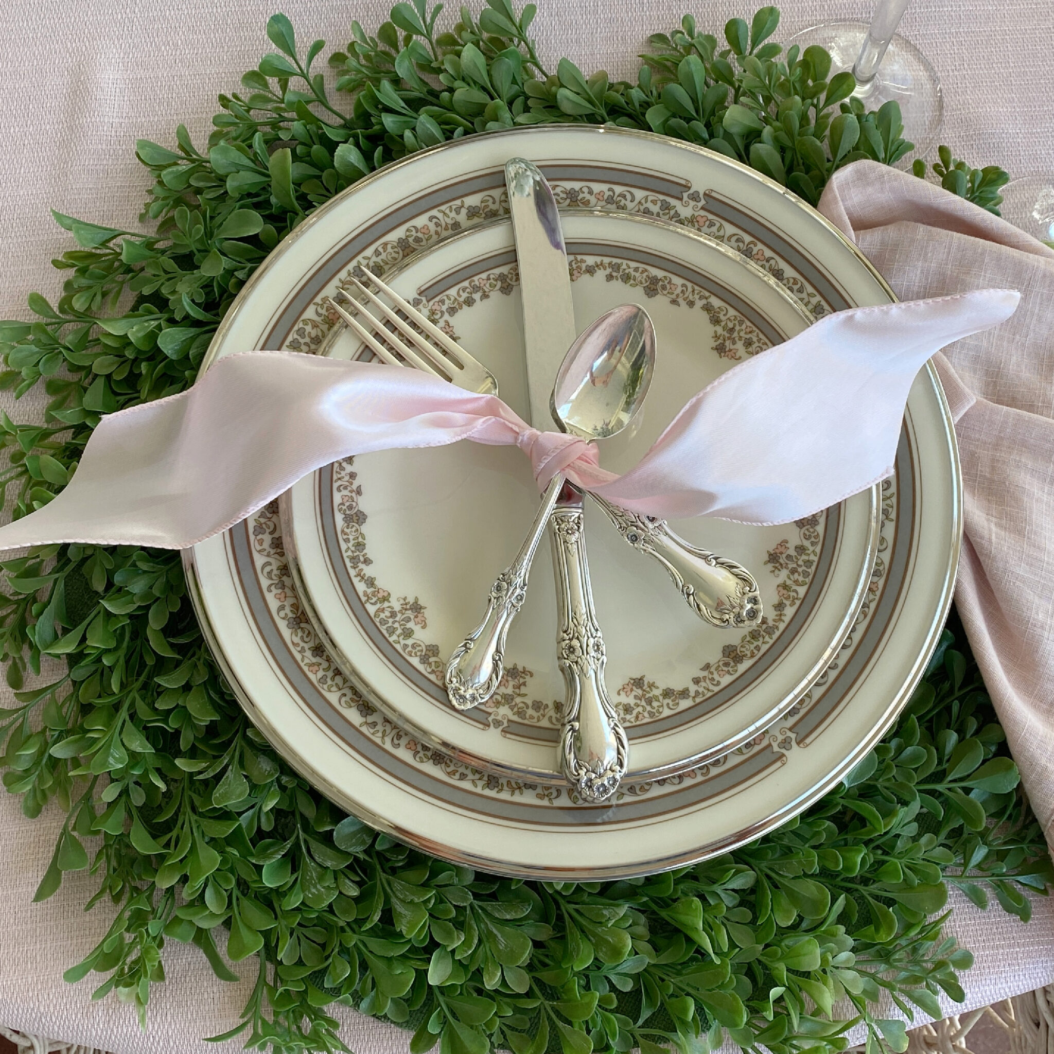 Beautiful Easter Tablescape - Celebrate & Decorate