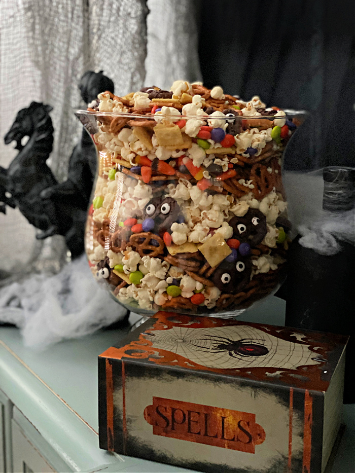 How to make this Colorful, Fun, & Delicious Sweet & Salty Halloween Party Mix!