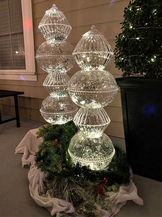 https://celebrateanddecorate.com/wp-content/uploads/2021/11/Crystal-light-up-ornaments-1.png
