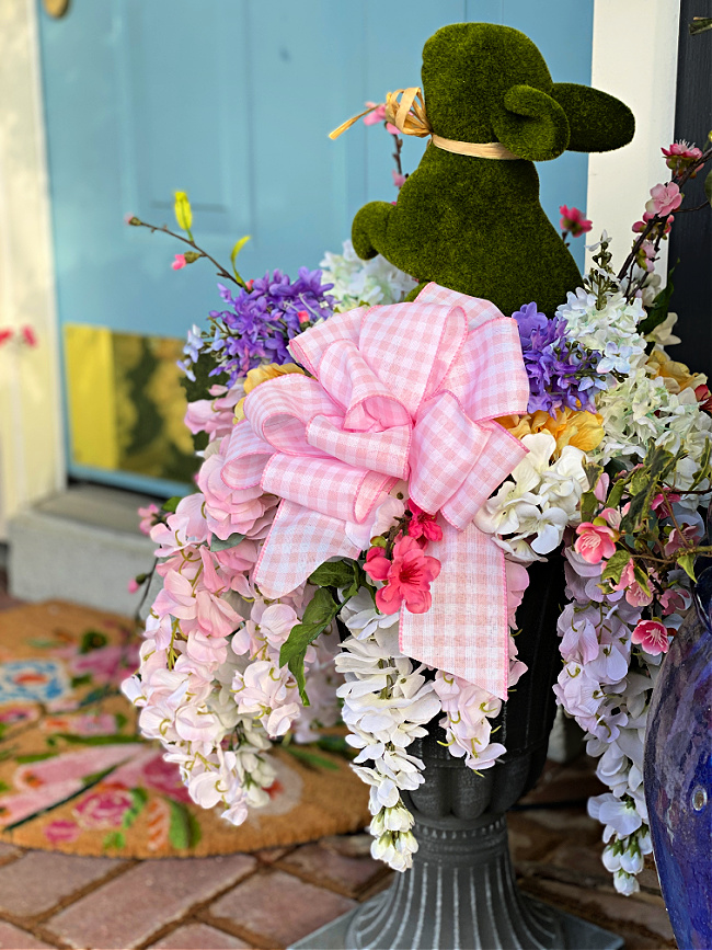 How to make this DIY Spring Decoration so neighbors will stop to admire your Front Porch
