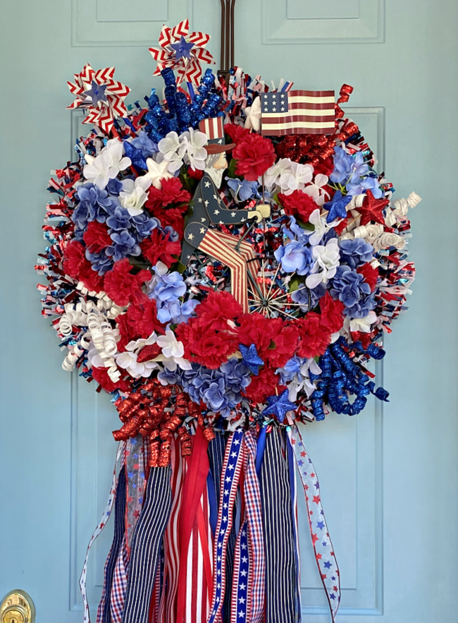 How to make this big, patriotic wreath for your front door!