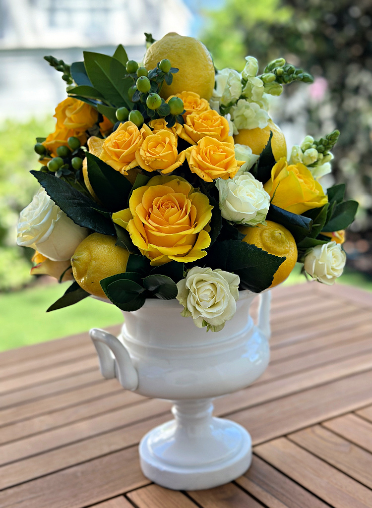 How to make a Lemon and Floral Centerpiece