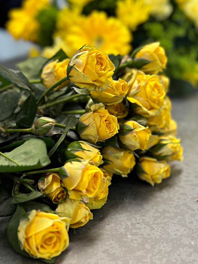 How to Make a Fresh Flower Centerpiece