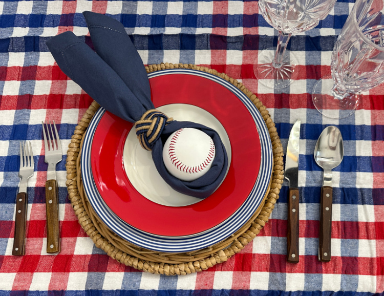 Create a Casual and Festive Fourth of July Tablescape!